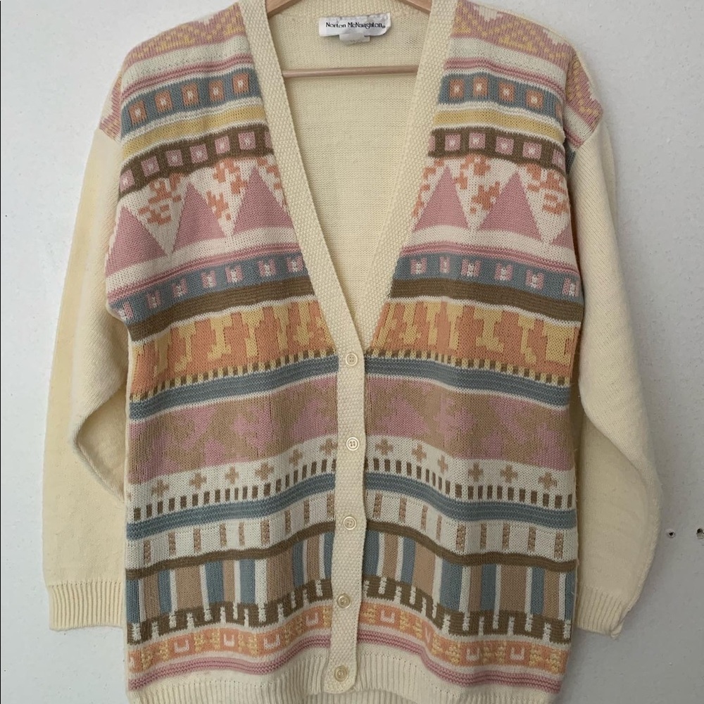 Adorable pastel geometric patterned cardigan!
